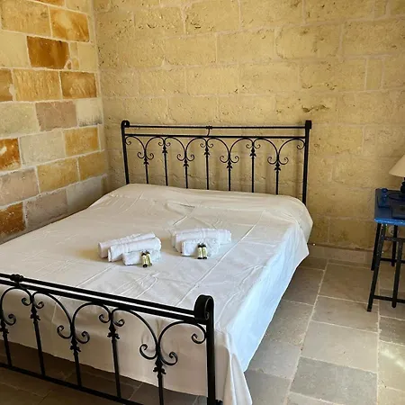 Trullo & Lamia Meraki * אוסטוני