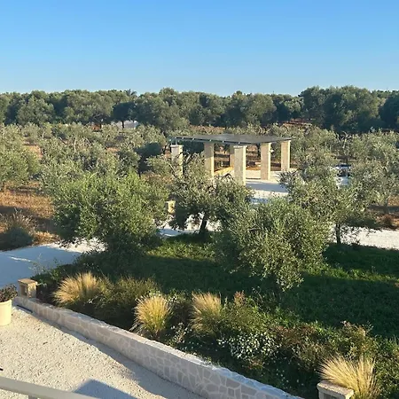 Trullo & Lamia Meraki * Ostuni